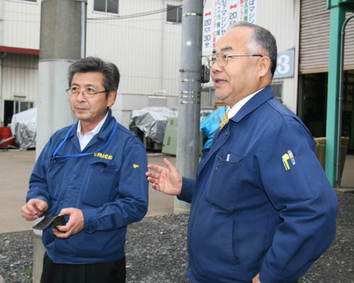 佐藤社長(右）と秋葉工場長（左）